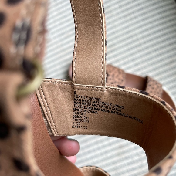 Worn once cheetah sandals - Picture 2 of 3